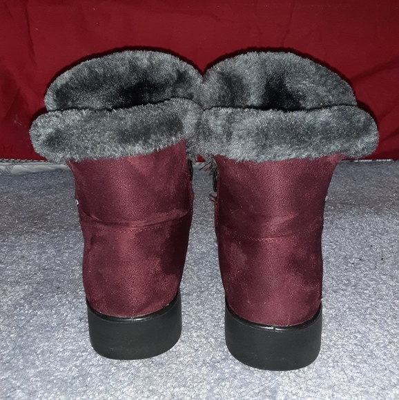 Red fluffy Boots - Picture 3 of 5